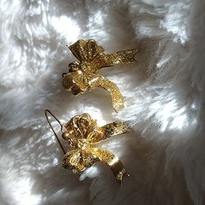Gold bow earrings